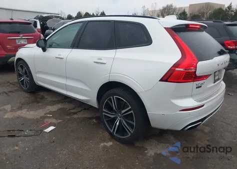2021 Volvo Xc60 T6 R-Design z USA, uszkodzony, nr VIN YV4A22RM0M1740080